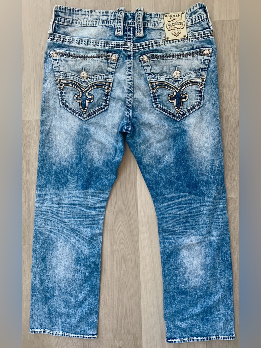 Rock Revival Zayne Boot Light-Blue Washed Men’s Jeans w Embroidered Back Pocket